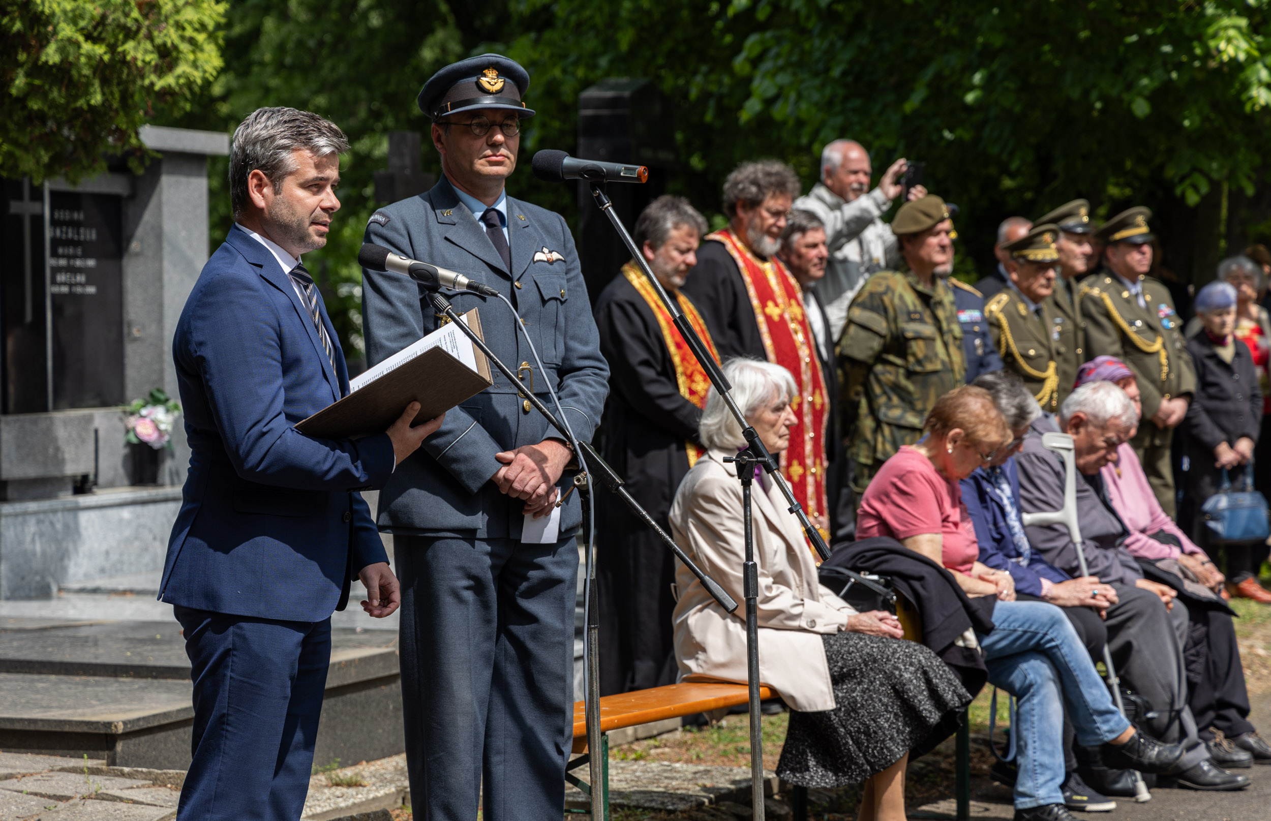 Starosta Tomáš Opatrný hovoří při pietním aktu na uctění památky Ludvíka Svobody.