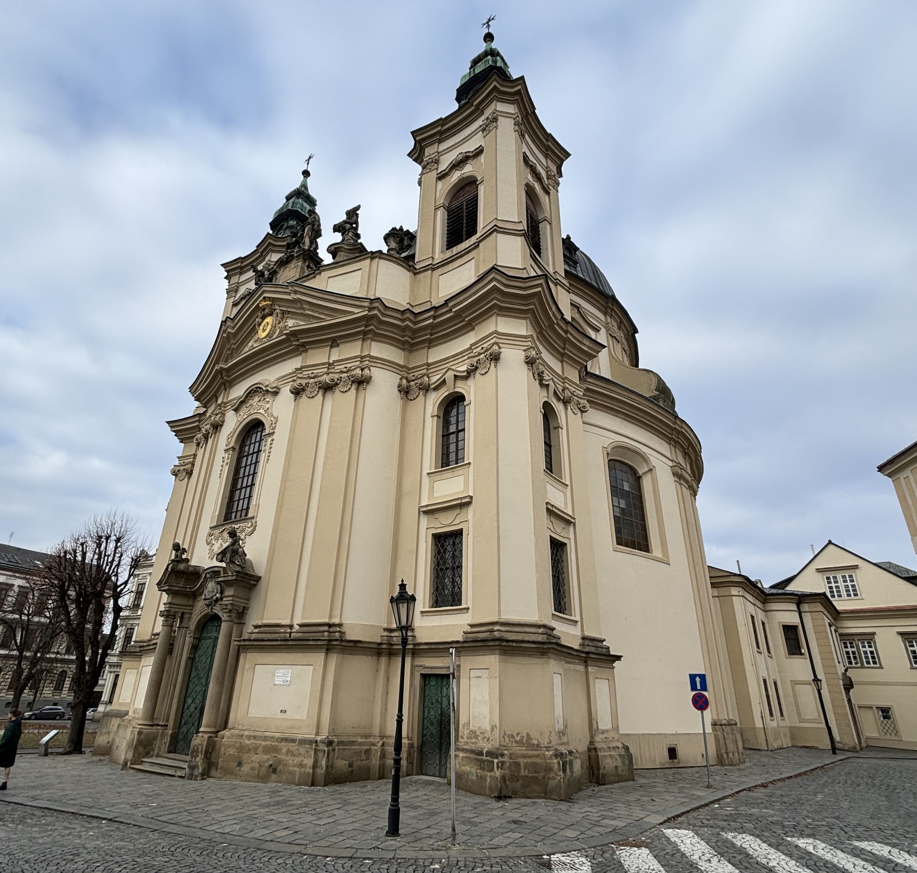 Kostel sv. Jana Křtitele na Masarykově náměstí.