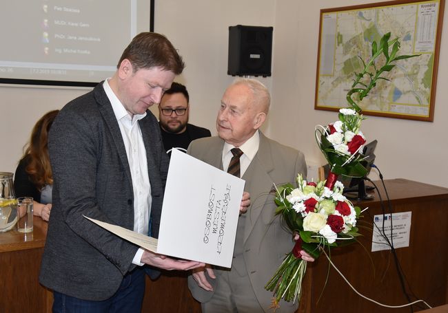 Zatím posledním držitelem Ceny města Kroměříže je Josef Olišar