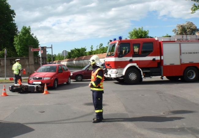 Na nepřehledné křižovatce se stávají dopravní nehody. FOTO: Hasičský záchranný sbor Zlínského kraje