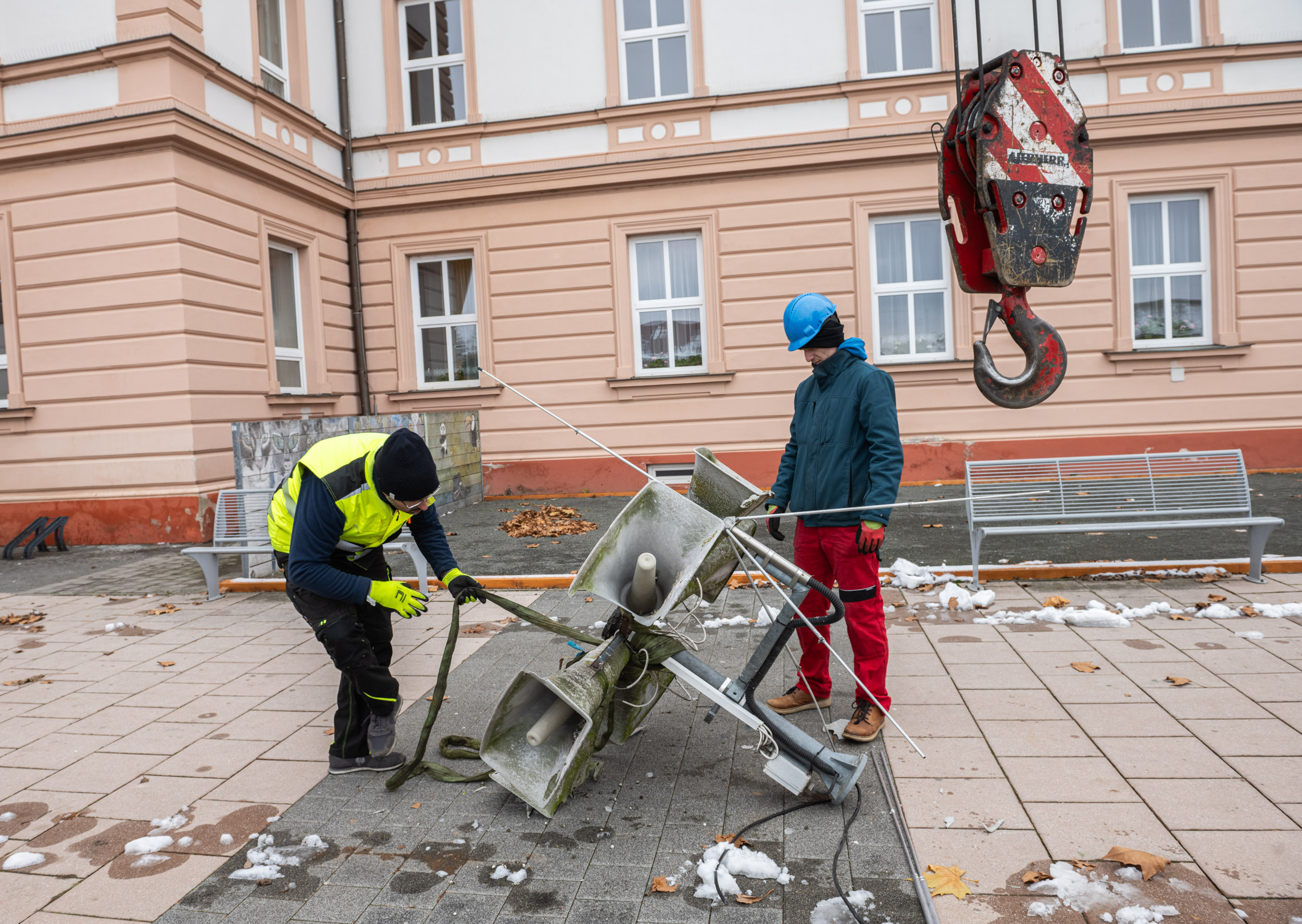 Hlásič byl vyměněn i na střeše bývalého posádkového domu armády ve Velehradské ulici.