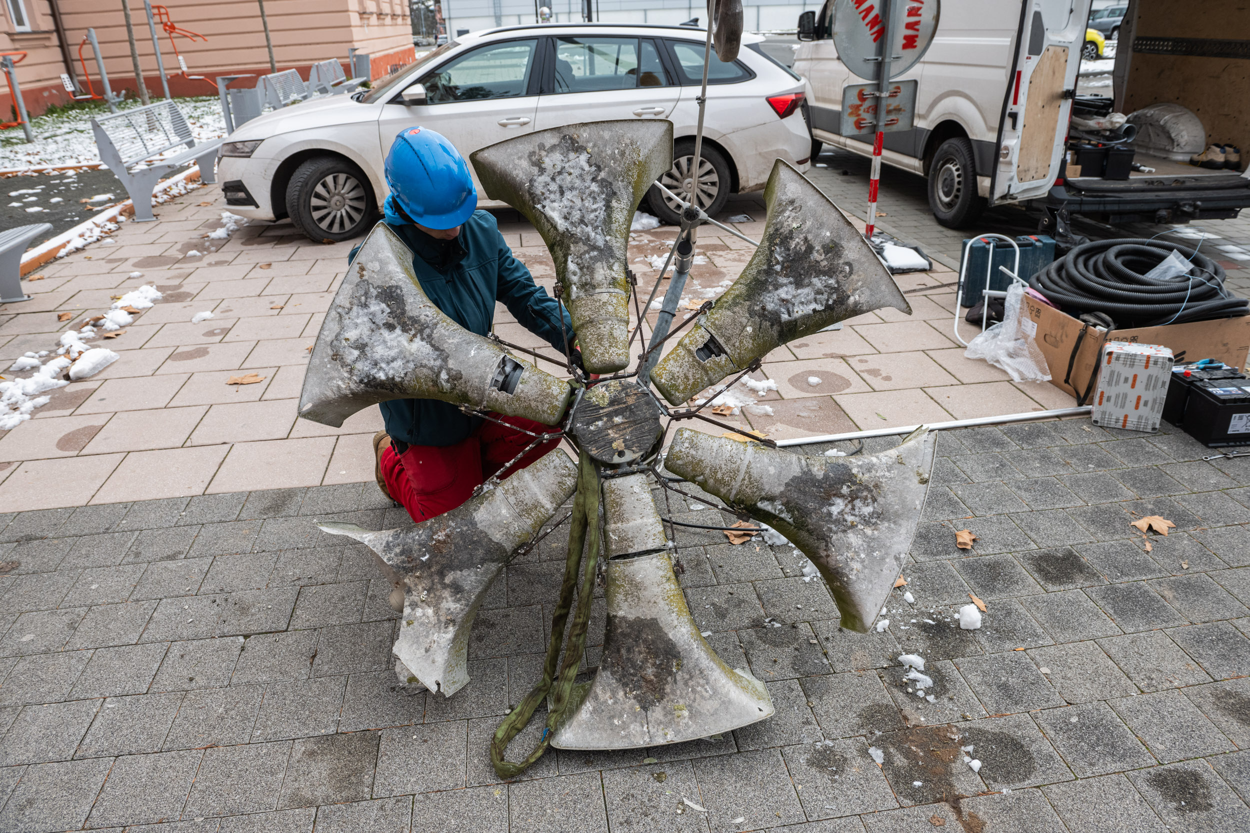 Hlásič byl vyměněn i na střeše bývalého posádkového domu armády ve Velehradské ulici.