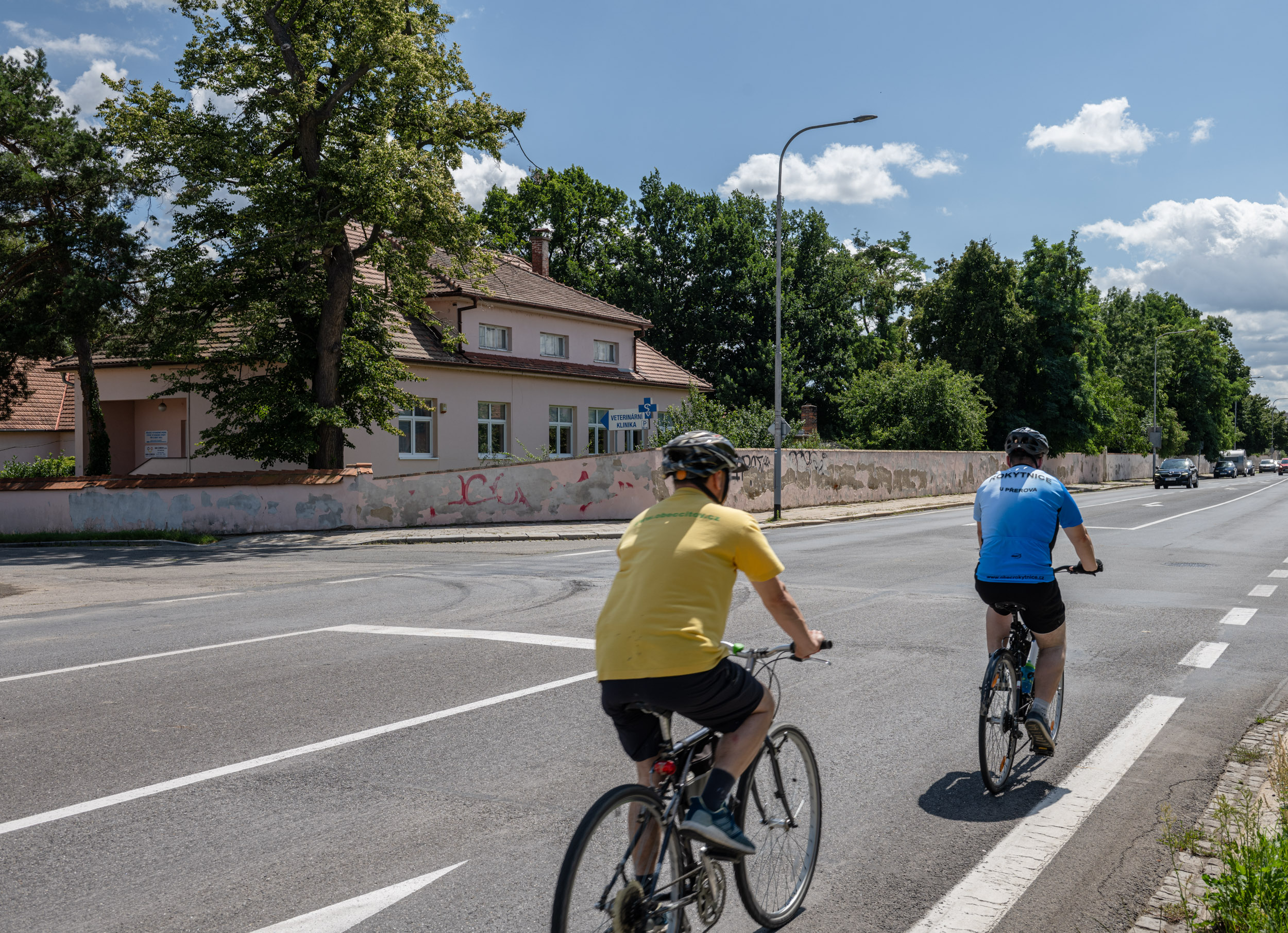Město zároveň chystá i stezku pro pěší a cyklisty v Kojetínské ulici, na kterou se napojí aktuálně budovaná cyklostezka do Postoupek.