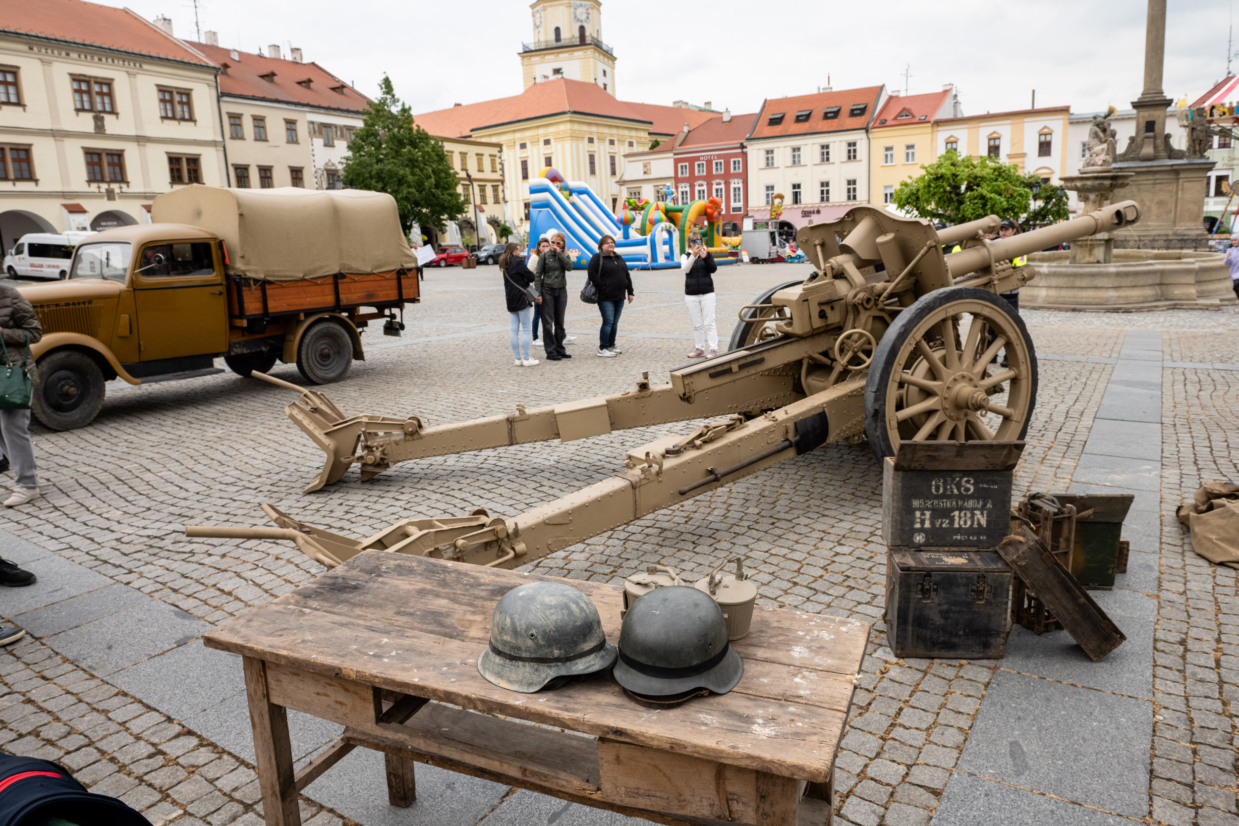 Nechyběla ani dobová vojenská technika.