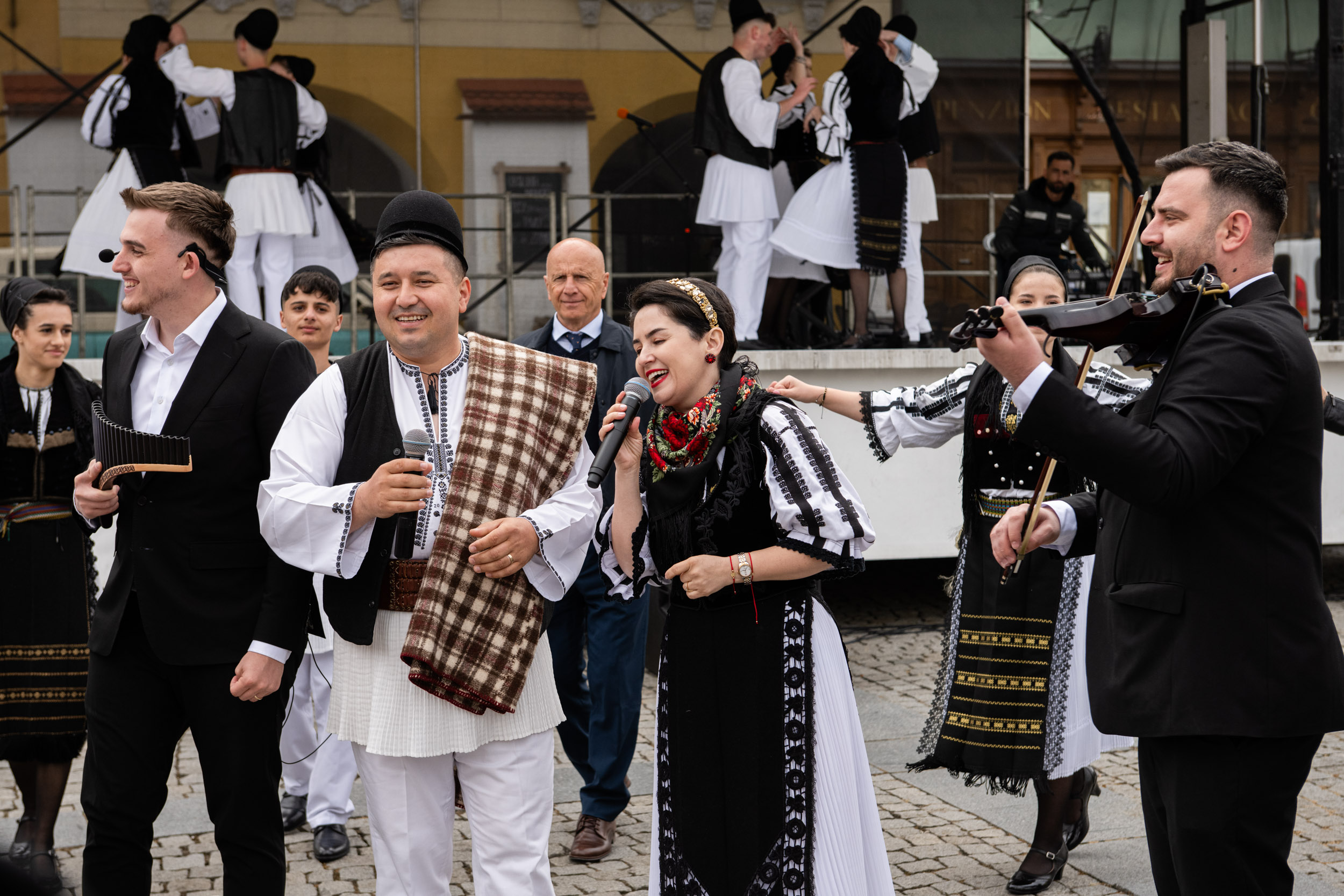Na Velkém náměstí vystoupili rumunští folkloristé.