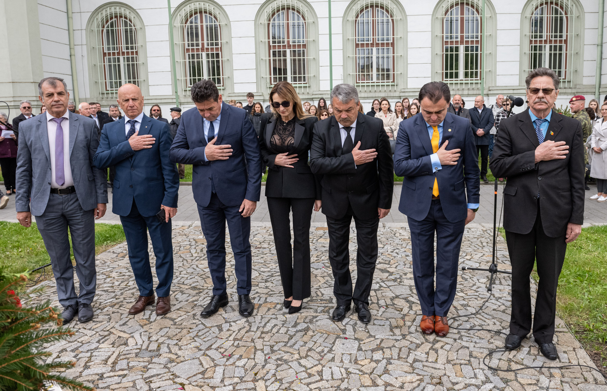 Uctít památku rumunských vojáků přijela delegace z partnerského města Râmnicu Vâlcea.