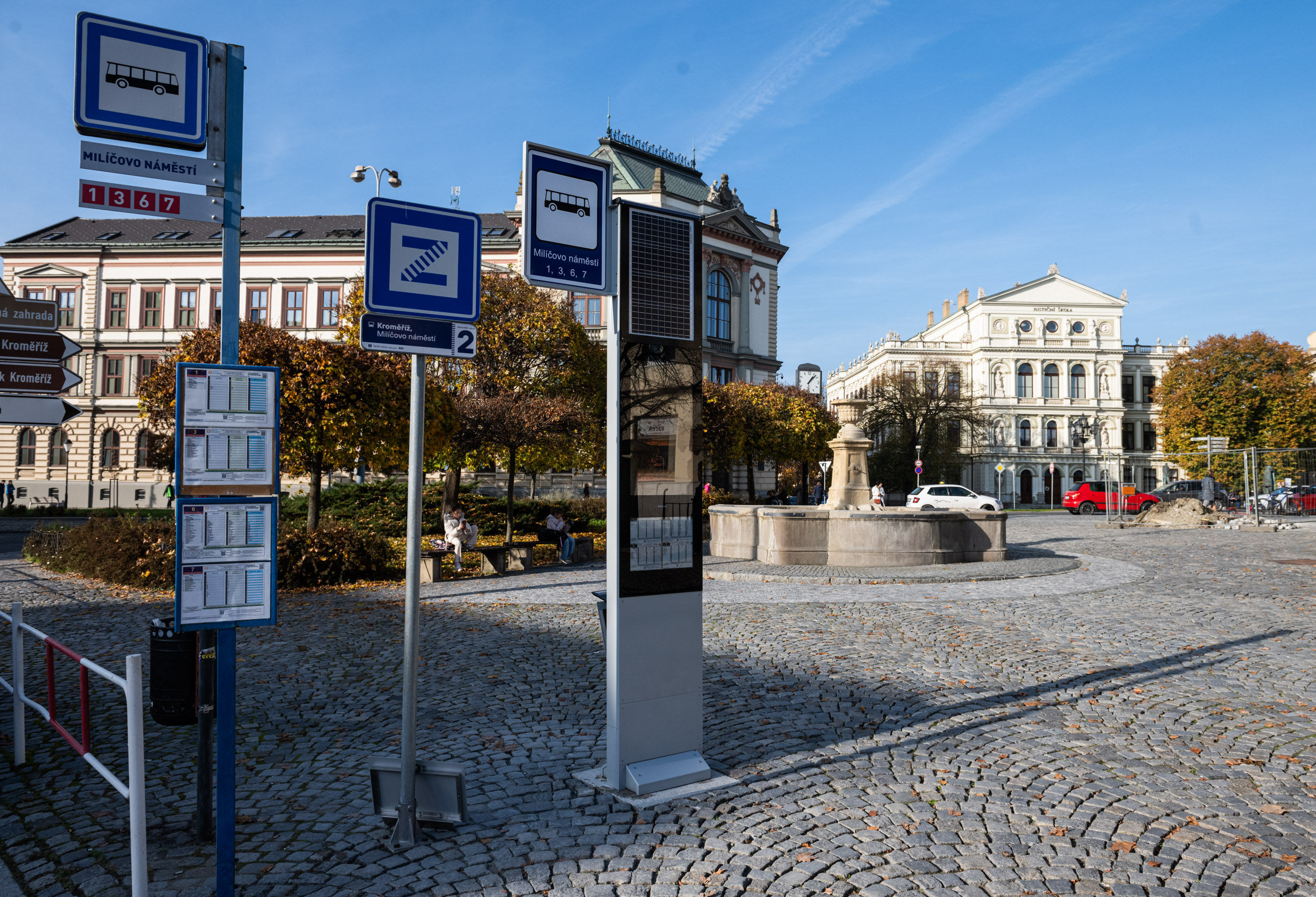 Stávající inteligentní označník bude z Milíčova náměstí po nezbytných technických úpravách přemístěn na jinou zastávku.